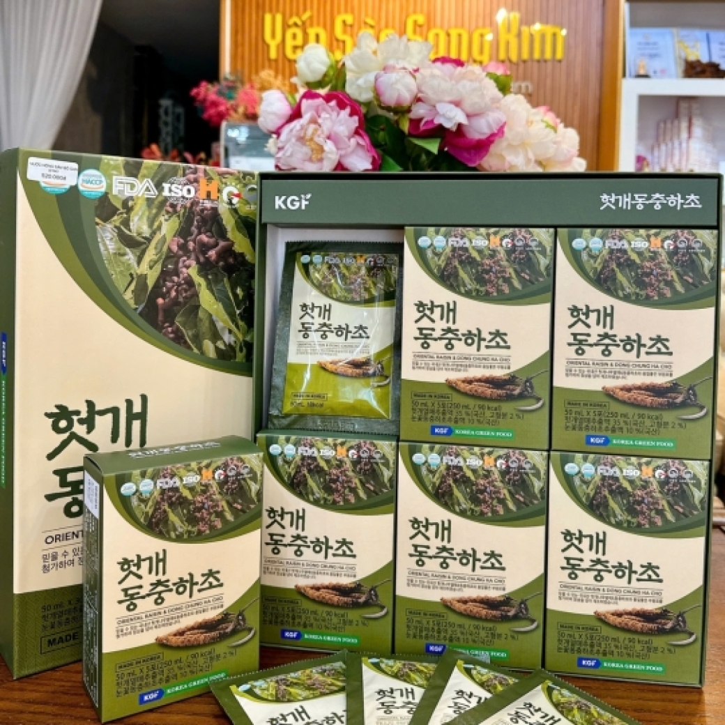 Nước Nho Khô Phương Đông Và Đông Trùng Hạ Thảo KGF Hàn Quốc (50ml x 30 Gói)